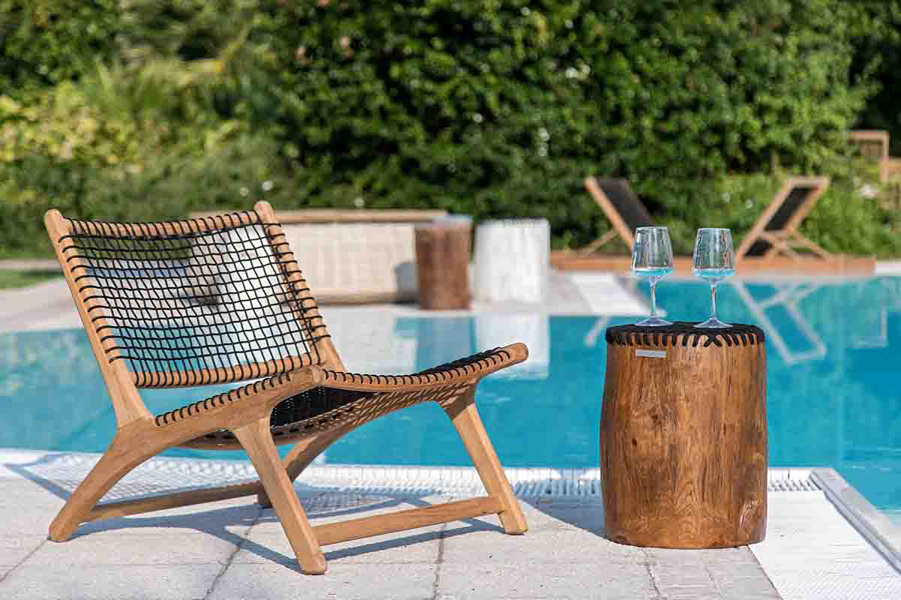 LOUNGE CHAIR