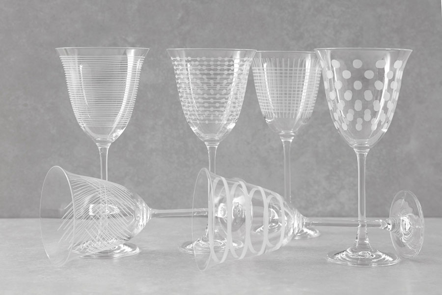 DRINKING GLASSES SET